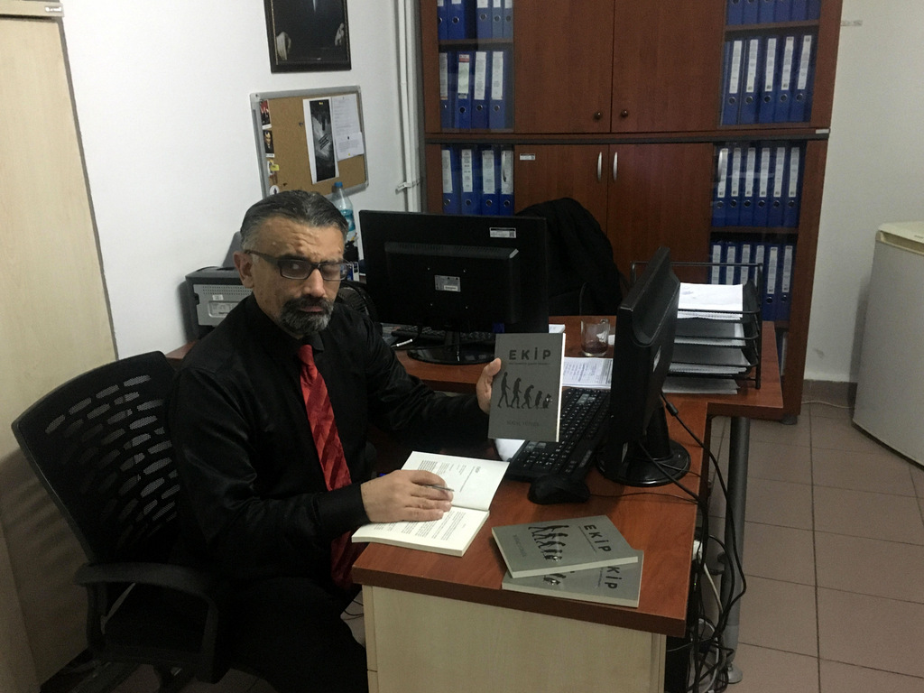 BOĞAÇ YÜZGÜL'ÜN EKİP ADLI KİTABI YAYINLANDI - Pervin Özen Sanat Galerisi